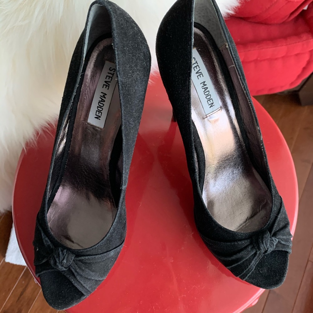 NWOB Steve Madden Suede Peep Toe Heels-size 7.5